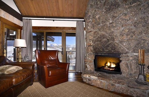 Mount Crested Butte Condo | Ski-In/Out Remodeled Condo Next to Slopes! Dog Friendly, Mtn Views, Fireplace