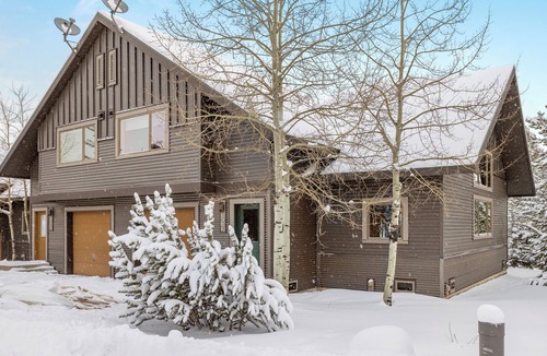 Big Horn House | Ski-in/Ski-out condo just steps to the Bear Back Poma Lift | Big Horn Ski-in/Ski-out