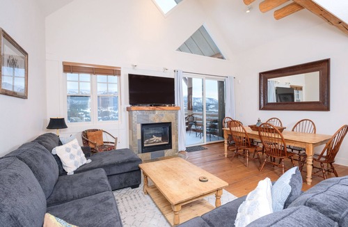 Saddle Ridge House | Ski-in/Ski-out w/Private Hot Tub & Pet Friendly in Moonlight - Saddle Ridge - Mountain Vista Chalet