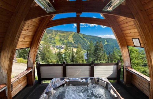 Sandpoint Ski Chalet | Ski-InSki-Out Schweitzer Chalet Private Hot Tub - Guest Favorite