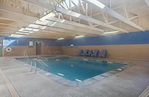 Warrior's Mark Apartment | Ski & Racquet A G1, Great Location and Complex Amenities, New Listing