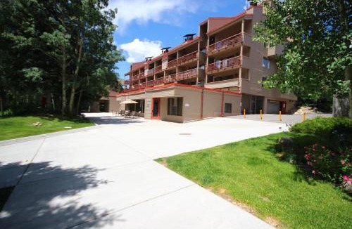 Mountain House House | Ski Run 302 by SummitCove Lodging in Colorado