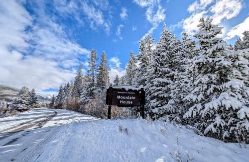Mountain House House | Ski Run 302 by SummitCove Lodging in Colorado
