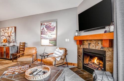 Bear Hollow Village House | Ski view condo with fast WiFi private grill easy ski access pool & hot tub