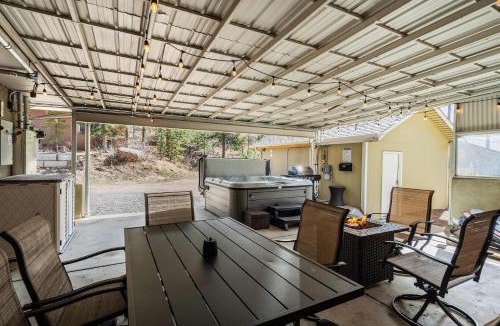 Cascade Apartment | Sky Mountain Villa Scenic Views Hot Tub & Fire Pit