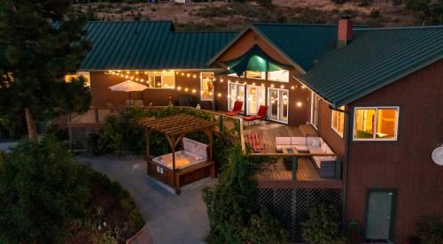 Oakhurst House | Skyline Lodge- amazing views w/spa/game room