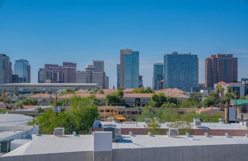 Evans Churchill House | Skyline Loft Studio w City Views