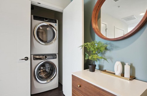 Highland House | Skyline Suite | 5th Floor Views | Walk to Stadium | Dog-Friendly