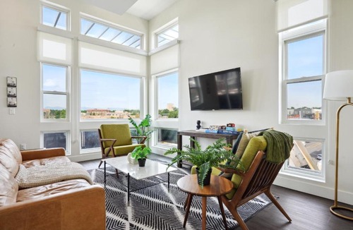 Highland House | Skyline Suite | 5th Floor Views | Walk to Stadium | Dog-Friendly
