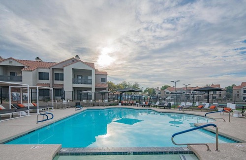 North Scottsdale Apartment | Sleek 2BR Workcation Suite near Kierland District H2272