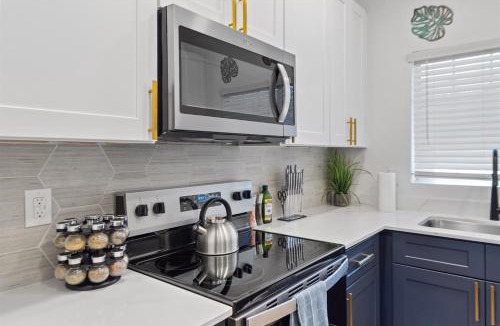 North Scottsdale Apartment | Sleek 2BR Workcation Suite near Kierland District H2272