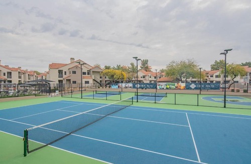 North Scottsdale Apartment | Sleek 2BR Workcation Suite near Kierland District H2272