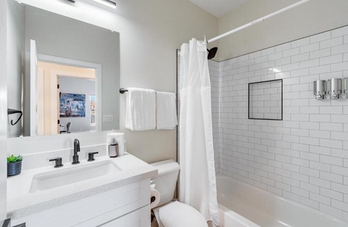 Chandler House | Sleek Escape