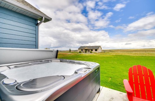 Red Lodge House | Sleek Red Lodge Home Rental w/Private Hot Tub!