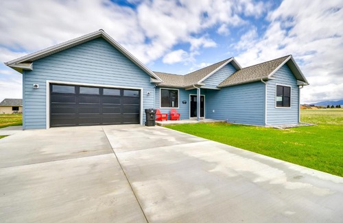 Red Lodge House | Sleek Red Lodge Home Rental w/Private Hot Tub!