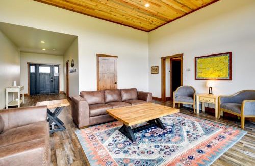 Red Lodge House | Sleek Red Lodge Home Rental w/Private Hot Tub!