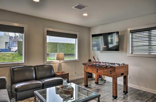 Astoria Apartment | Sleek Riverfront Condo on Pier in Downtown Astoria