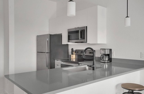 West Colfax Apartment | Sleek Sloan's Lake 1BR w/ Gym, W/D & Roof Deck, near Park, by Blueground
