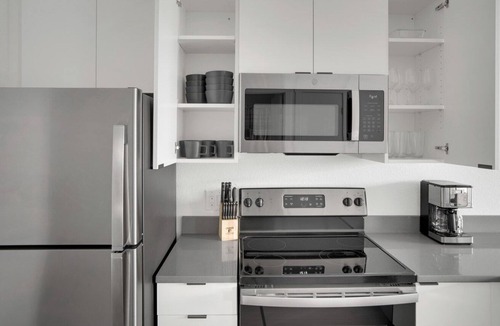 West Colfax Apartment | Sleek Sloan's Lake 1BR w/ Gym, W/D & Roof Deck, near Park, by Blueground