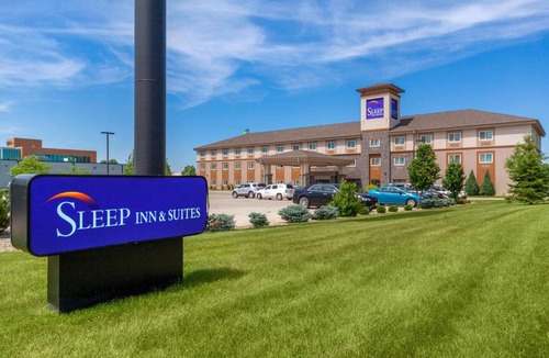 Bismarck Hotel | Sleep Inn & Suites Bismarck I-94