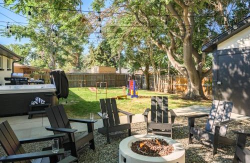 Westminster House | Sleeps 16 Hot Tub Arcade Movie Theater Pool Table