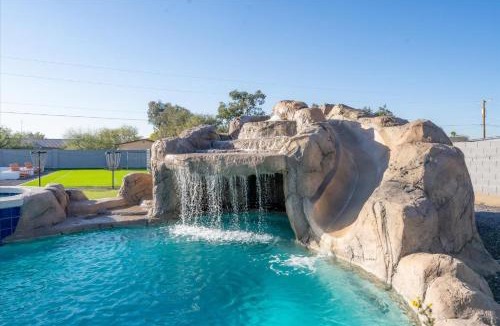 Waltann House | Sleeps 20 Heated Pool Games Fire Pit Dog Friendly
