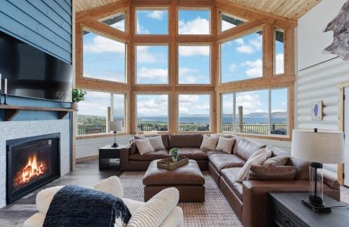 Sweetwater House | Sleeps 28, Hot Tub, Ideal Beach Access, 5000 sqft
