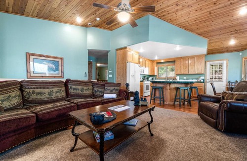 Upper Moonridge House | Sleepy Bear Lodge