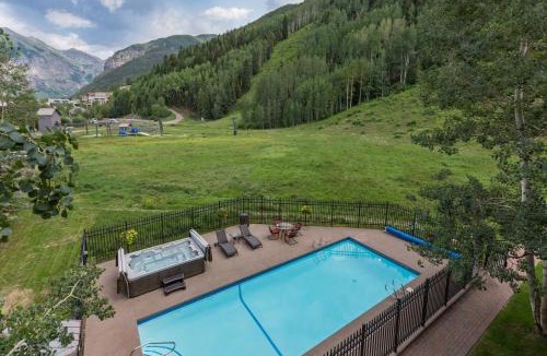 Telluride Apartment | Slopeside Paradise Penthouse at Lift 7, Views, Fireplace, Deck, Hot Tub condo