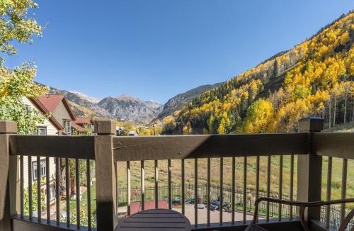 Telluride Apartment | Slopeside Paradise Penthouse at Lift 7, Views, Fireplace, Deck, Hot Tub condo