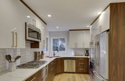 Old Town House | Slopeside River Front Chalet I HotTub I Firepit I Views I Game Room I Bunks I Discounted Attractions