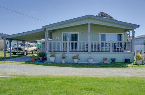 Smith River House | Smith River Home w/Boat Launch & Ocean Views