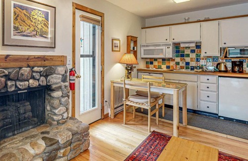 Warm Springs Apartment | Snow Run Studio