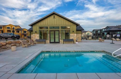 Mountain Green House | Snowbasin Chalet R5061 Ski EscapeFirepit Hot Tub