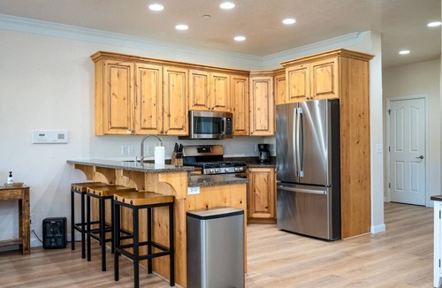 Ogden House | Snowbasin Lakehouse LS27 | Ski Getaway | Hot Tub