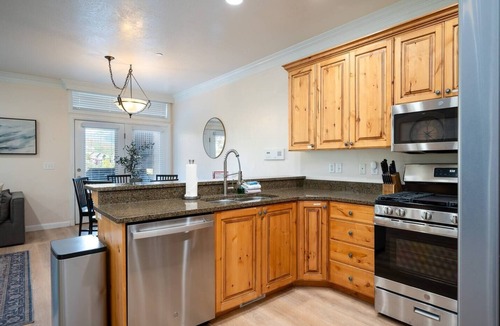 Ogden House | Snowbasin Lakehouse LS27 | Ski Getaway | Hot Tub
