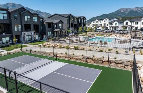 Mountain Green House | Snowbasin Summit R5062Ski Retreat Hot Tub Views
