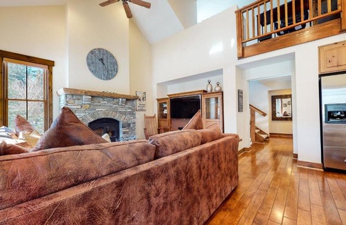 Mammoth Lakes Apartment | Snowcreek VI The Lodges #1167 condo