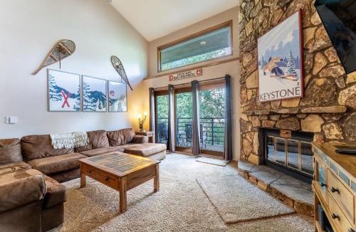 Mountain House Apartment | Snowdance Manor #405 : 2