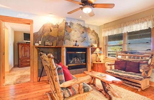 Estes Park Apartment | Snowdrift Peak 203 Condo