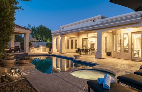 Sonoran Hills House | Solstice by AvantStay Contemporary Oasis w/ Pool, Spa & Bar in Gated Community