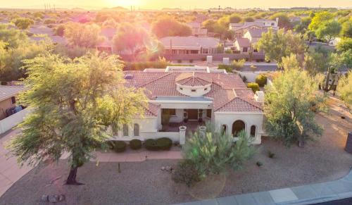 Sonoran Hills House | Solstice by AvantStay Contemporary Oasis w Pool Spa Bar in Gated Community