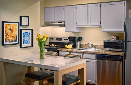 Omaha Hotel | Sonesta ES Suites Omaha