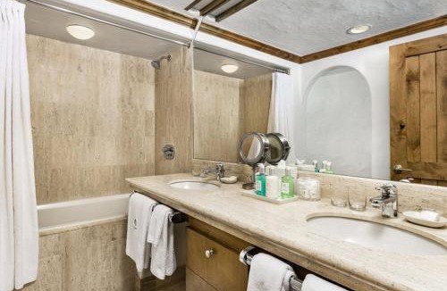 Vail Apartment | Sonnenalp Vail - Hotel Room With 2 Double Beds