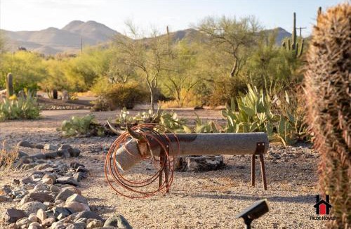 Cave Creek House | Sonoran Desert Getaway with Cowboy Tub