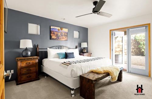 Cave Creek House | Sonoran Desert Getaway with Cowboy Tub