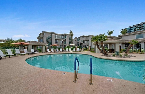 Kierland Apartment | Sonoran Sunset Lounge Remodeled King Bed Suite