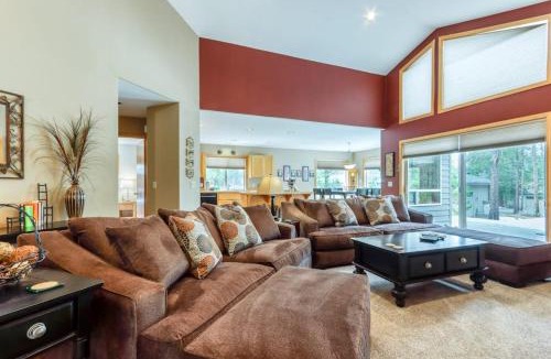 Deer Park House | Sophisticated home with a private hot tub pool table bikes & SHARC Passes