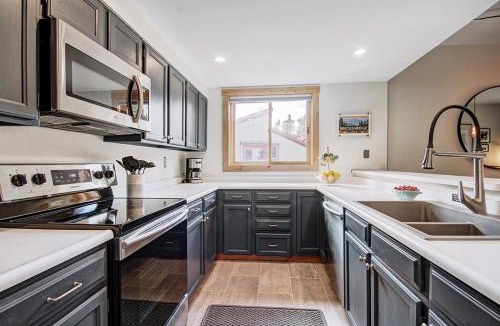 Peak 9 Apartment | Spacious 2 bed, 2 bath Mountainwood 301 condo in Breckenridge, sleeps 8 guests