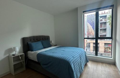 Hollywood Apartment | Spacious 2 bed 2 bath Hollywood Boulevard Walk Of Fame